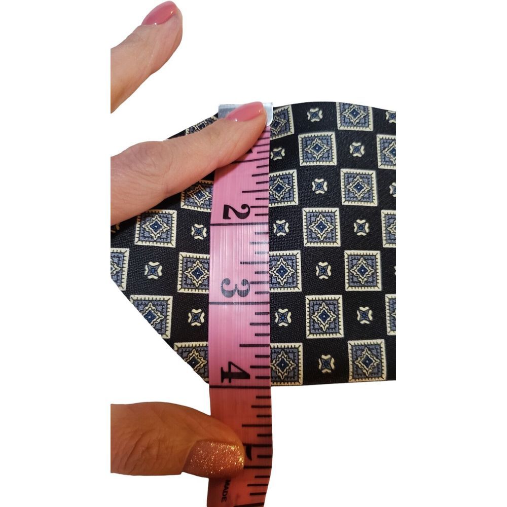 New Noble MEN'S NECKTIE Black Blue White Geometric 100% Polyester Made in‎ Korea - Picture 10 of 10